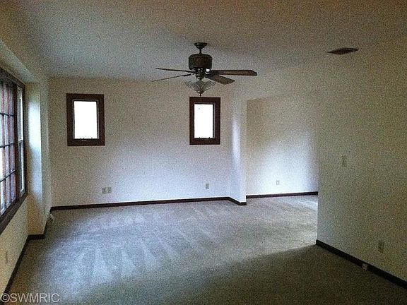 3rd image of 1532 Spicewood Ct SE