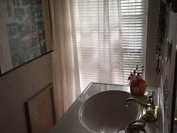 5th image of 47 Pleasant Ave