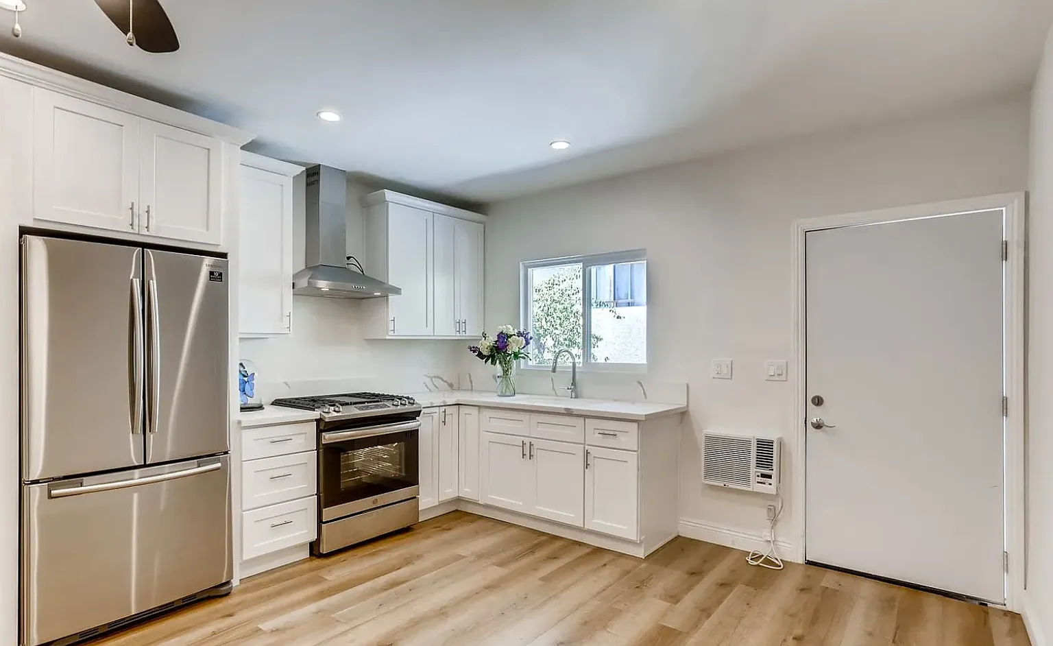 1 bed, 400 sqft, $1,795 — Photo 4