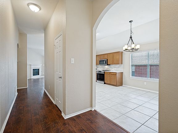 2nd image of 2824 Quarter Horse Ln