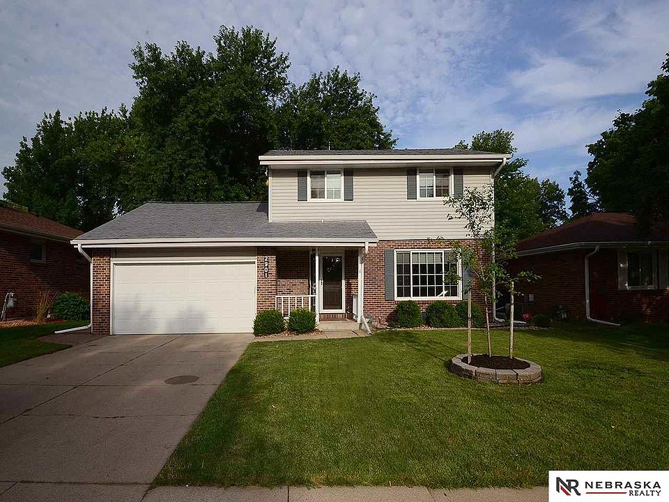 1st image of 2901 S 52nd St