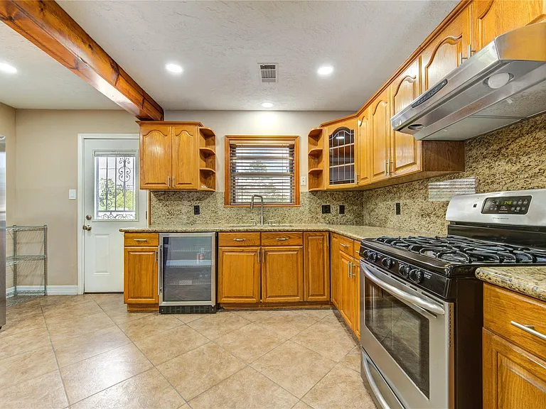 9922 Carmalee St — Photo 17