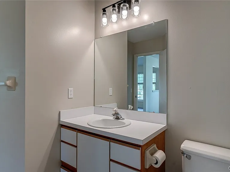 2404 Pipers Ct — Photo 13