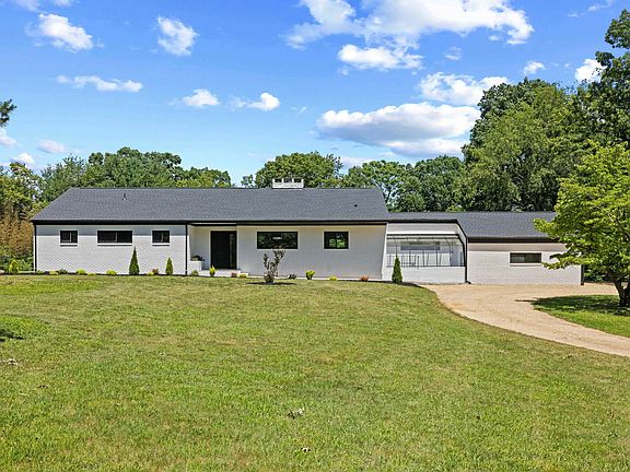 2nd image of 938 Ladd Rd