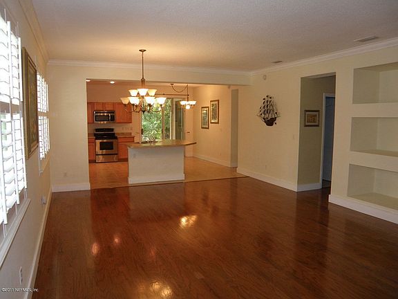 5th image of 526 Weeping Willow Ln