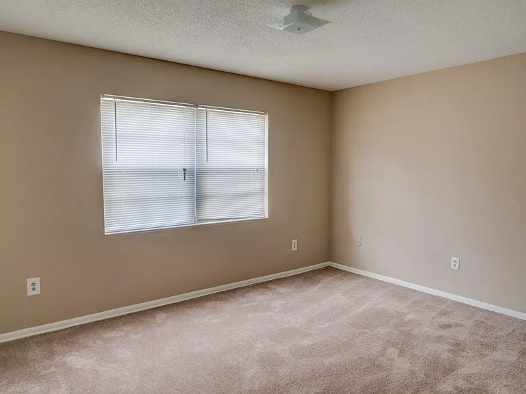 Hibiscus Place Apartments — Photo 7