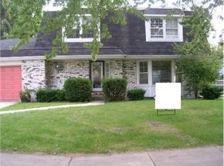 422 Carriage Hill Rd, Naperville, IL 60565