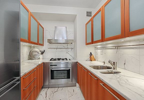 4th image of 25 Columbus Cir #54B