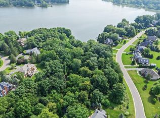 242-243 Hartford Way, Brighton, MI 48116