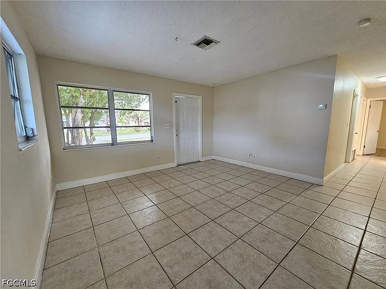 423 Morgan Cir S — Photo 15