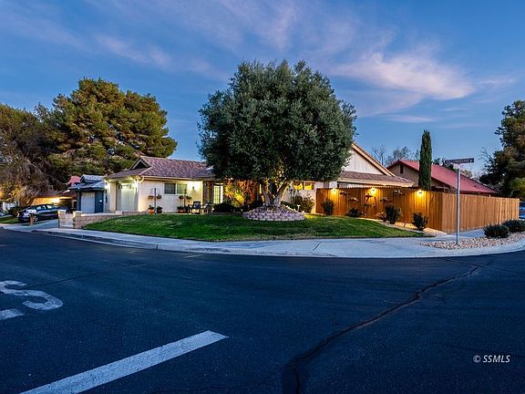 2nd image of 247 Yellowstone Pl