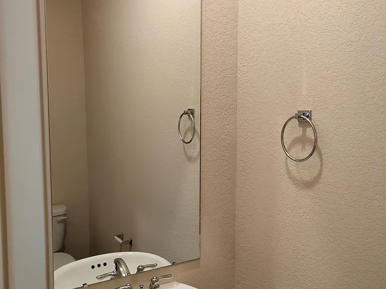 842 Independence Ave — Photo 8