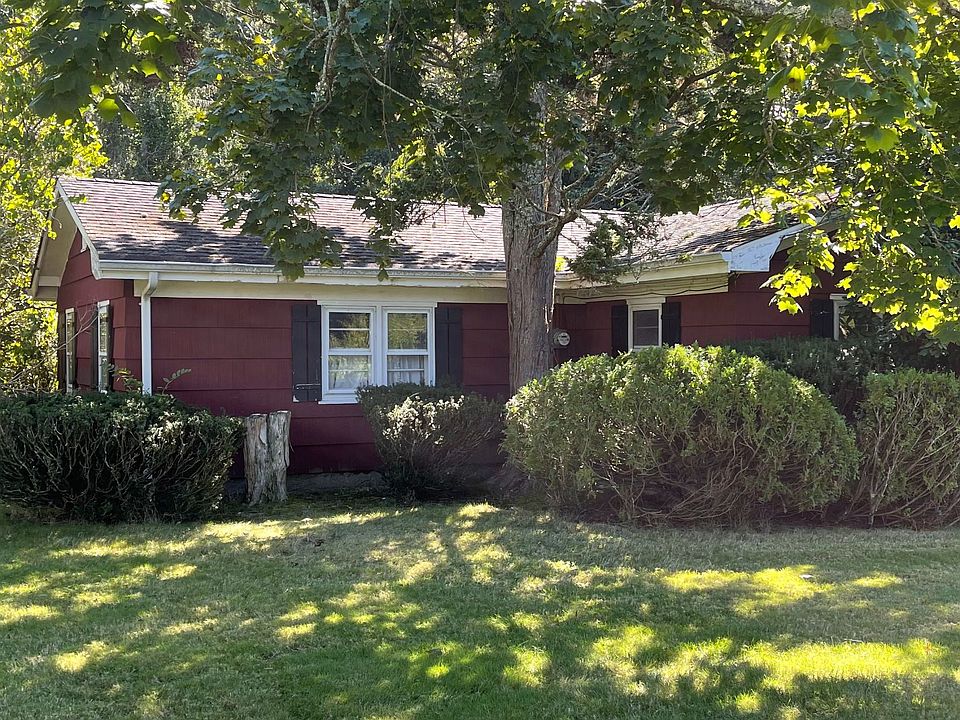 2nd image of 36 Tuttle Ave
