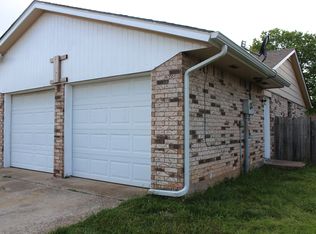 1005 Spruce St, Moore, OK 73160