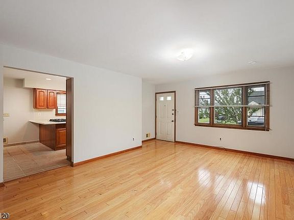 5th image of 227 No 10 Ave