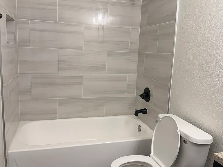 1077 Washington Cir #A — Photo 15