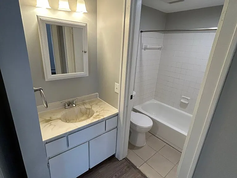 736 East 16th Street (New Town) — Photo 7
