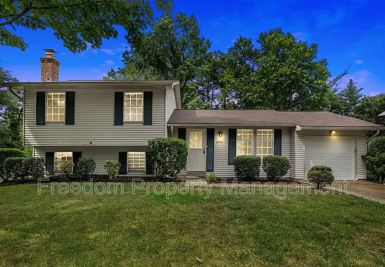2516 Tabor Ct — Photo 2