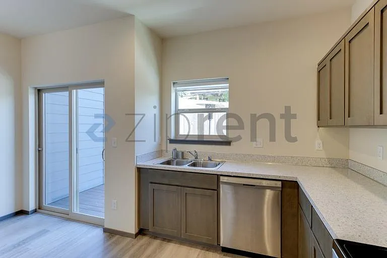 3655 Pine Rd NE — Photo 8