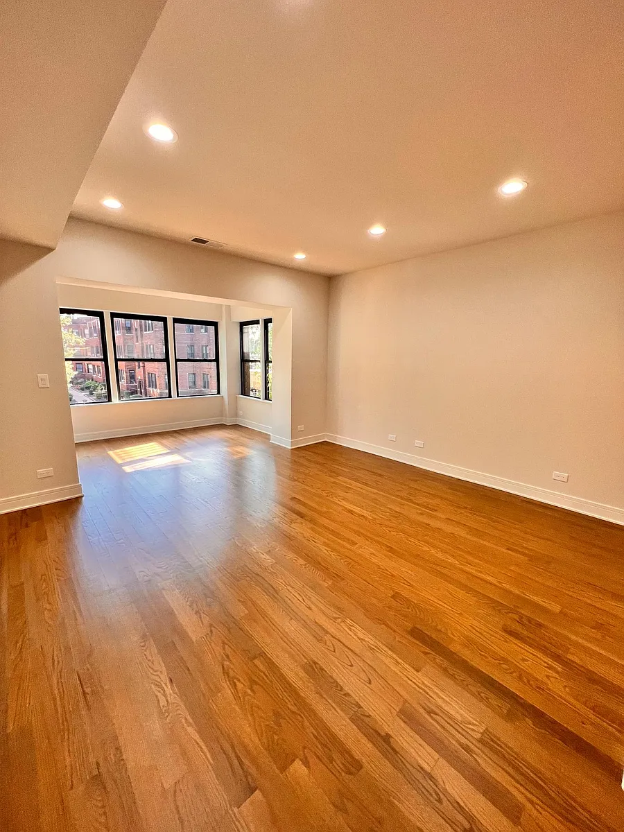 Building Photo - 4414 N Wolcott Ave #1