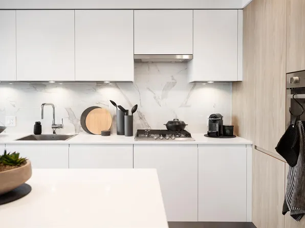 3888 Evergreen Pl #606, Burnaby, BC V3J 0M3