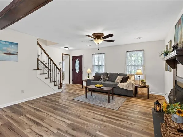 3441 Forest Glen Rd, Virginia Beach, VA 23452