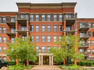 2335 W Belle Plaine Ave APT 103, Chicago, IL, 60618