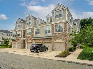 102 Welsh Pl #3102, Morris Plains, NJ 07950