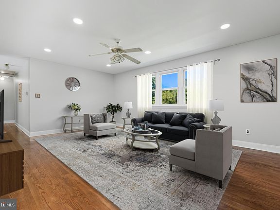 5th image of 14 White Oak Dr