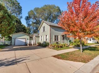 207 N Maple St, Chaska, MN 55318
