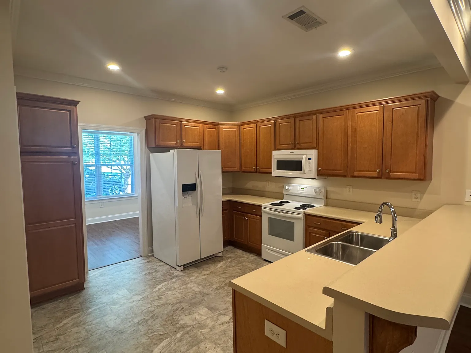 2 bed, 1611 sqft, $2,295 — Photo 2