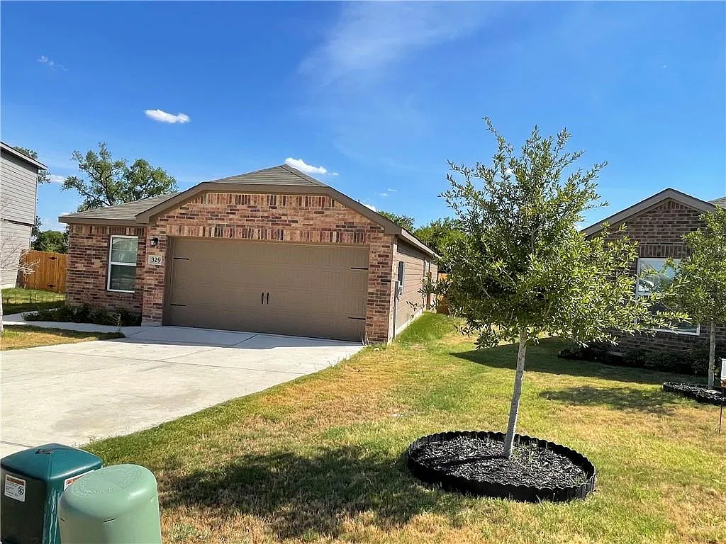 4 bed, 2.0 bath, 1803 sqft, $1,950 — Photo 2