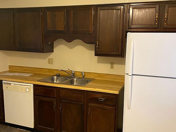 5th image of 10401 Victoria Dr APT D