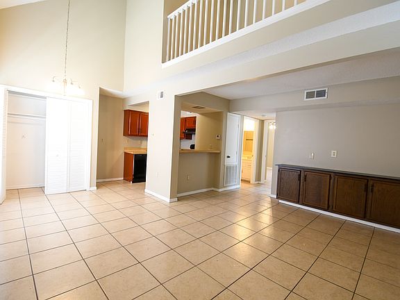 3rd image of 2113 N Woodlawn Ave APT D