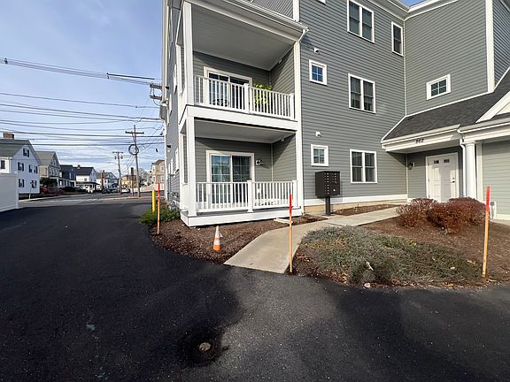 2nd image of 862 Washington St #2