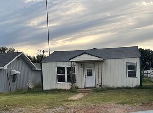 202 S Walnut St, Seiling, OK 73663