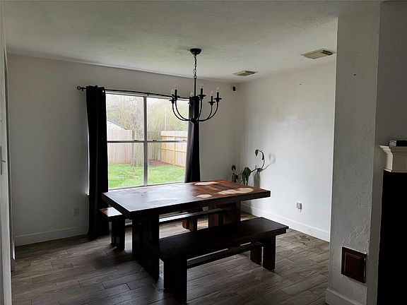 4th image of 303 Cypress Ln