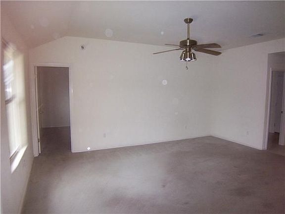 4th image of 512 Clearcreek Dr