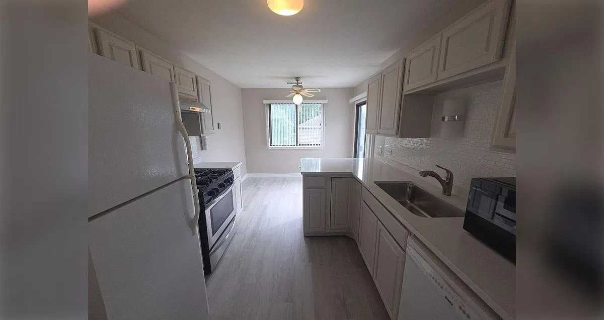 2 bed, 2.0 bath, 1200 sqft, $2,200 — Photo 2