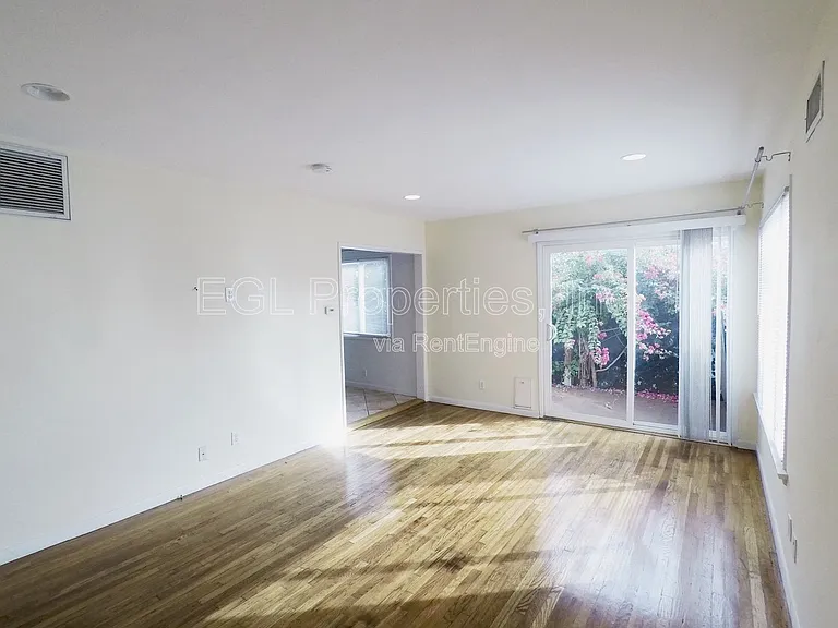 1287 S Cochran Ave #1 — Photo 2
