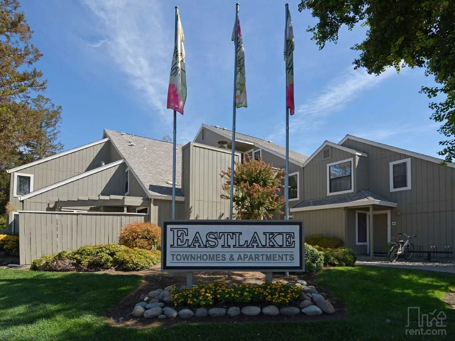 Eastlake Apartments — Photo 4