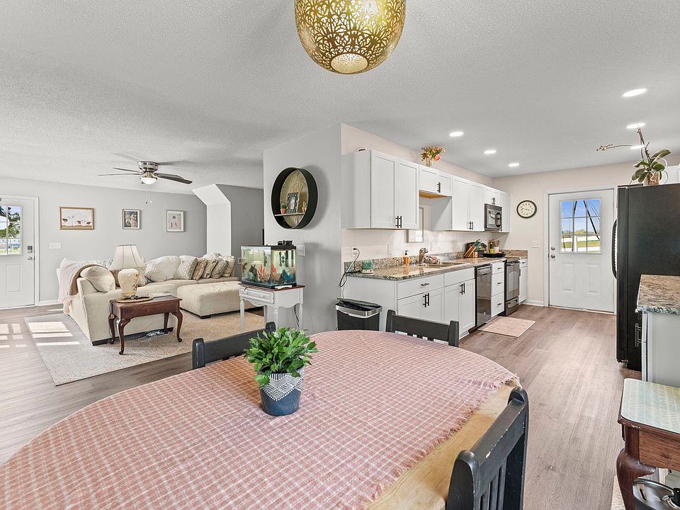 1st image of 525 Sharp Springs Rd