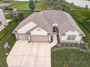 1180 E Prairie View Dr, Oak Creek, WI 53154