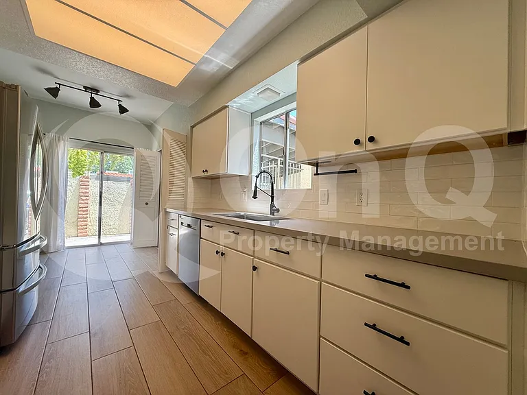 4322 N 28th Way — Photo 4