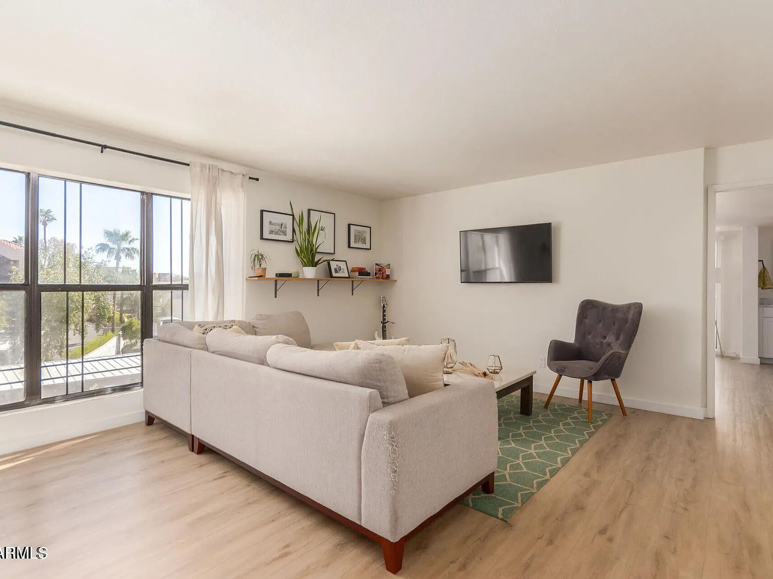 1 bed, 1.5 bath, 1170 sqft, $2,200 — Photo 2