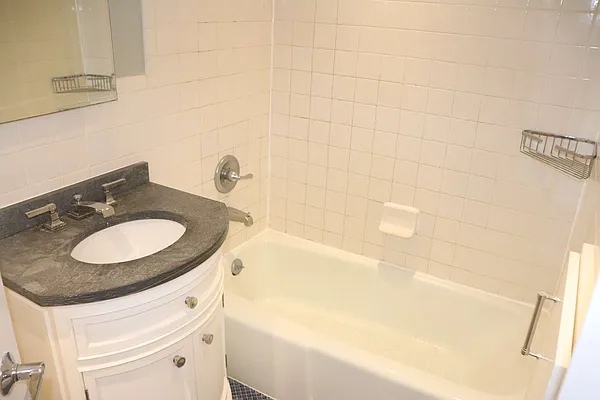 Rented by REMAX Elite | media 11