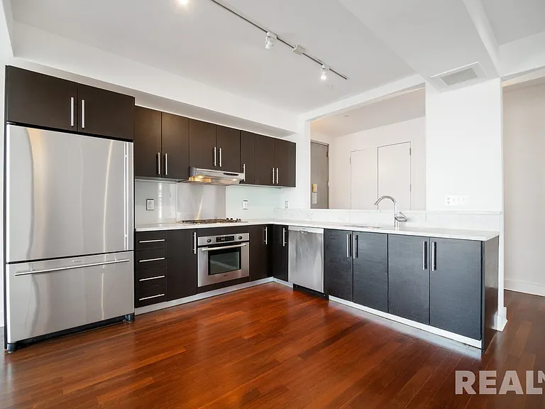 99 Gold St #PHH — Photo 3
