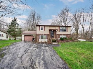 6520 Sheetram Rd, Lockport, NY 14094