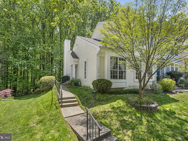 1469 Casino Cir — Photo 2