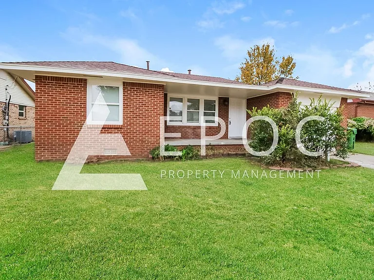 104 Pine Ave — Photo 4
